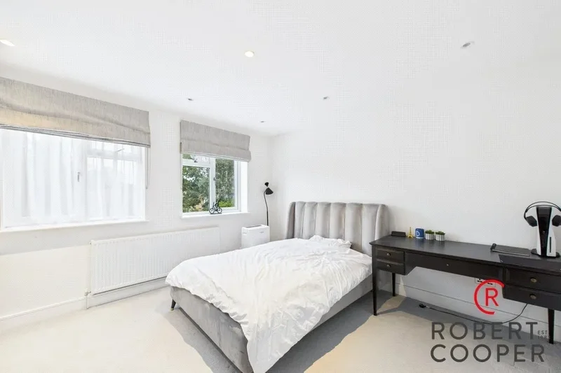 Hawthorne Avenue, Ruislip, Ruislip, England, United Kingdom. - Photo 13