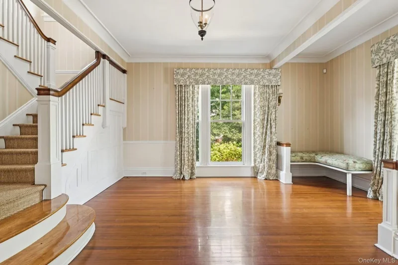 90 Thompson Avenue, Babylon, NY, 11702, USA, Babylon, New York, United States. - Photo 25
