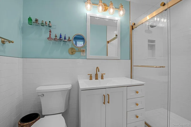 1390 Broadway, Hewlett, New York, United States. - Photo 9