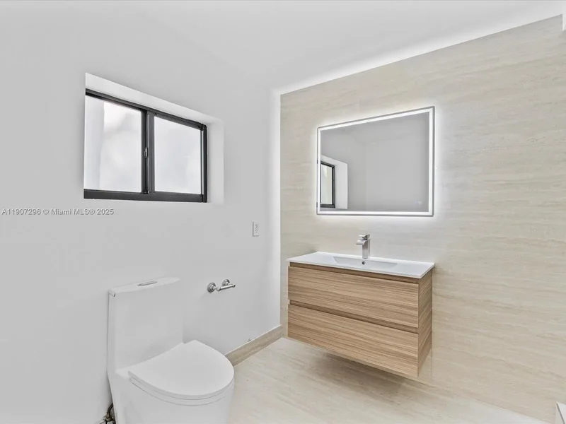 19461 NE 22nd Rd, North Miami Beach, Florida, United States. - Photo 16