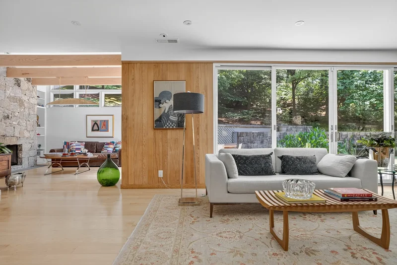 Timeless Prairie Style Retreat In The Heart Of Buckhead
