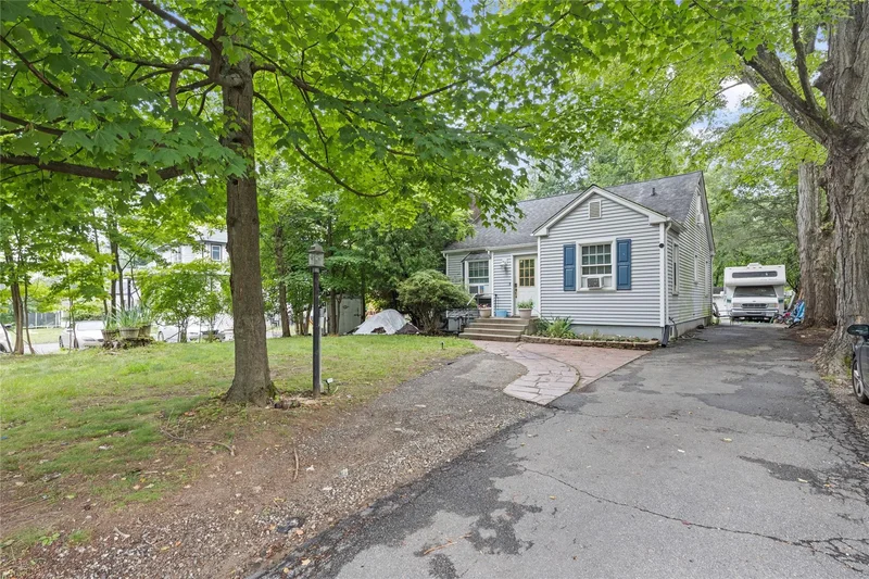 228 Saddle River Road, Airmont, NY 10952, Airmont, New York, United States. - Photo 16