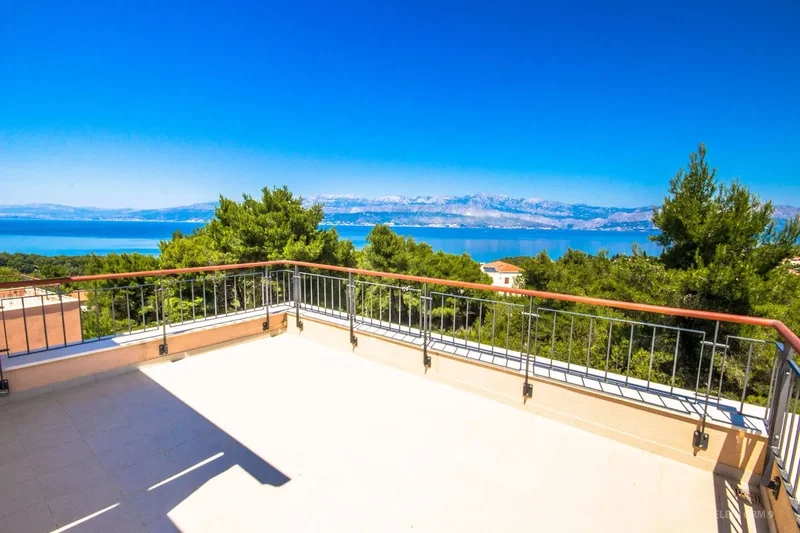 Brač: Splitska - villa with sea view and swimming pool