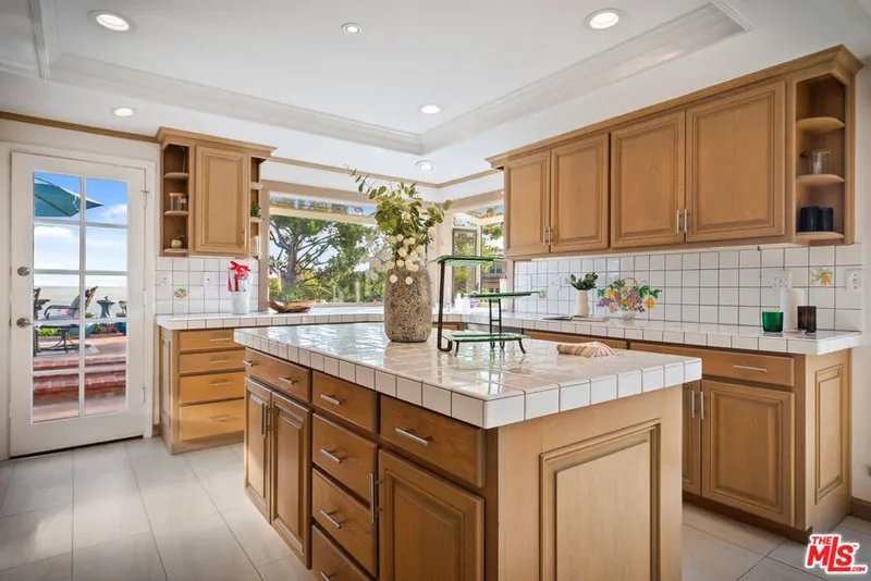 23255 W Paloma Blanca Drive, Malibu, California, United States. - Photo 9