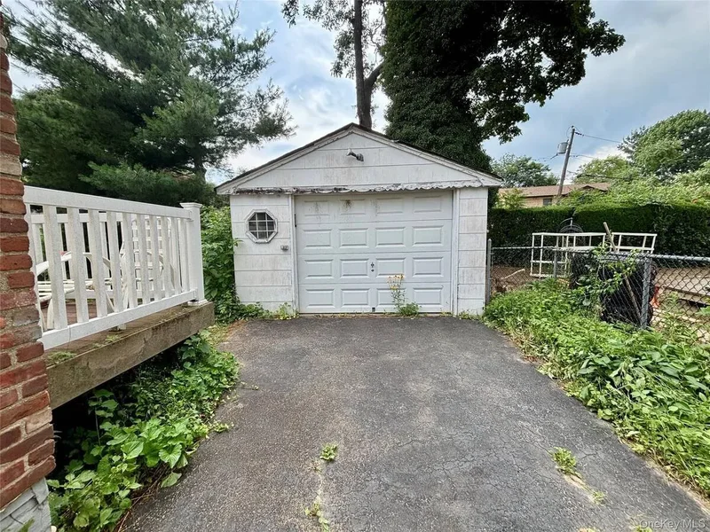 6 Grady Court, Great Neck, New York, United States. - Photo 2