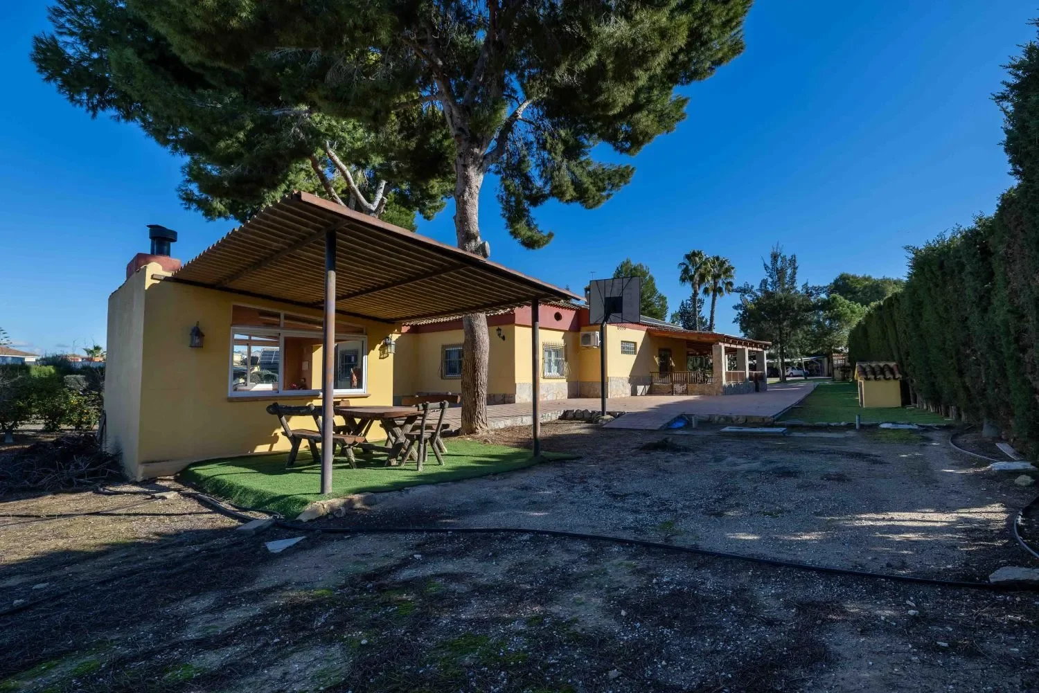 Exterior photo 9