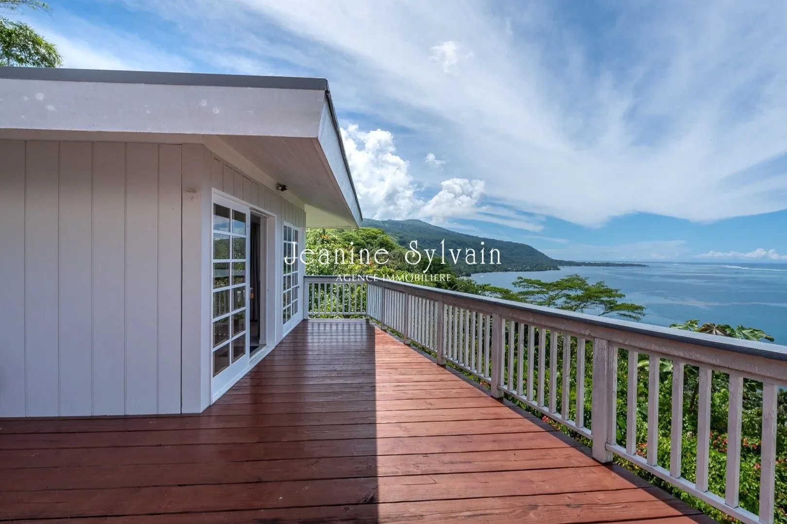 Exterior photo 8