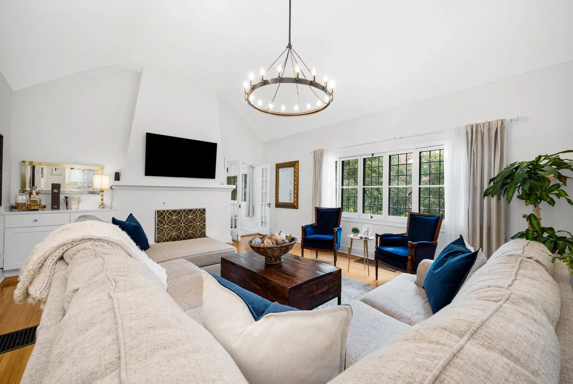317 E Walnut Street , Hinsdale, IL 60521, Hinsdale, Illinois, United States. - Photo 27