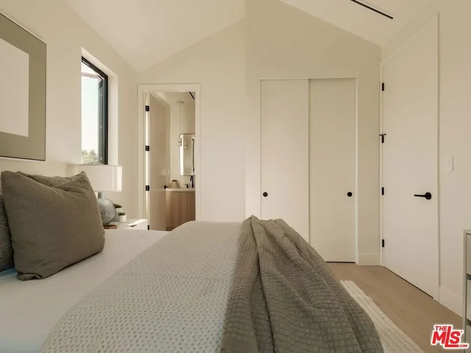 3629 Rosewood Avenue, Los Angeles, California, United States. - Photo 12