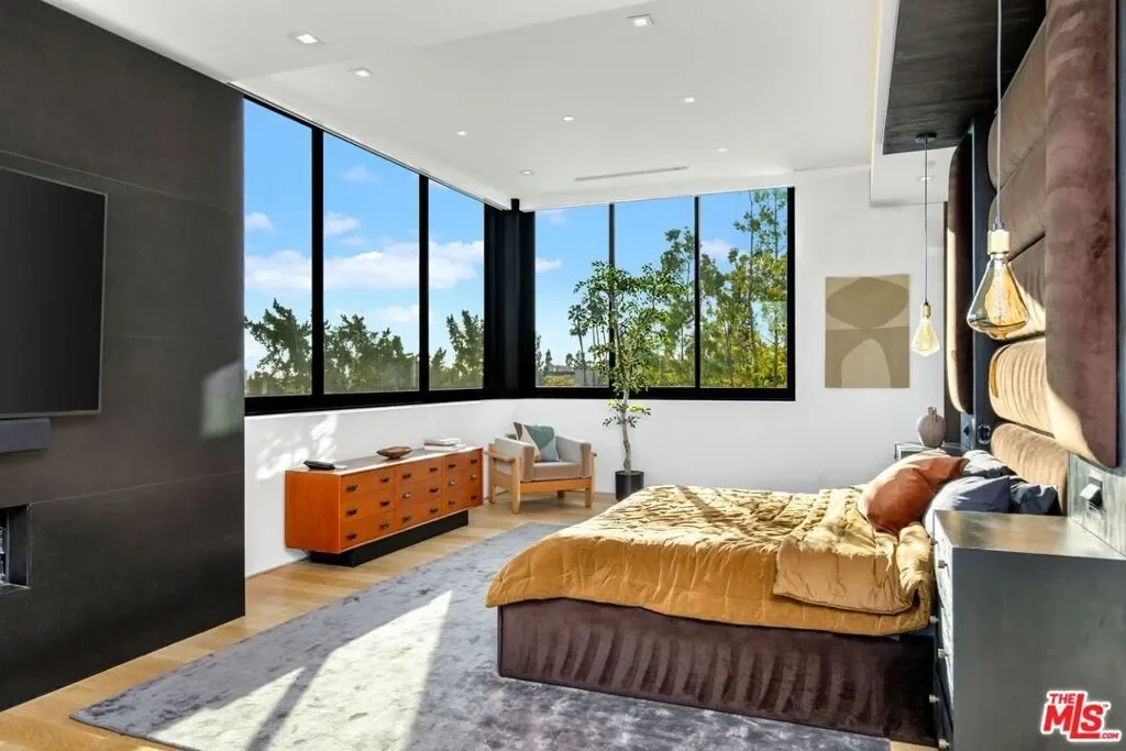 1317 Londonderry Place, Los Angeles, California, United States. - Photo 25