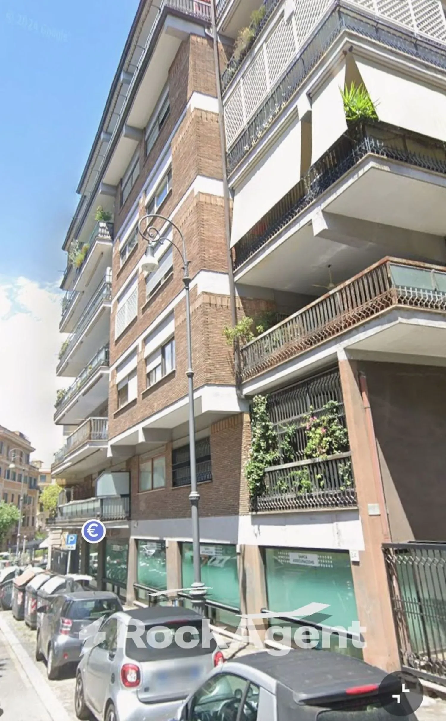 Exterior photo 2
