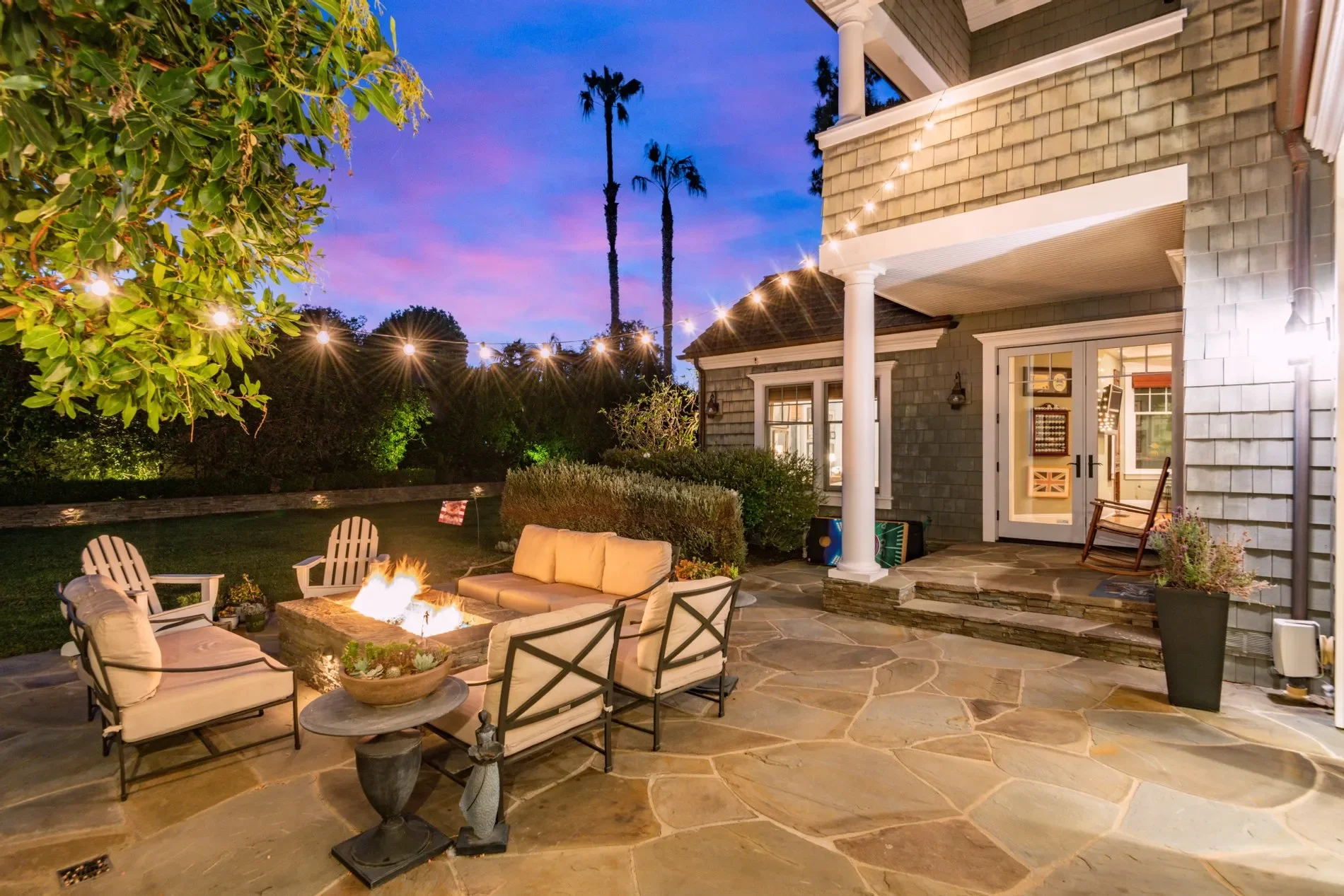 Exterior photo 6