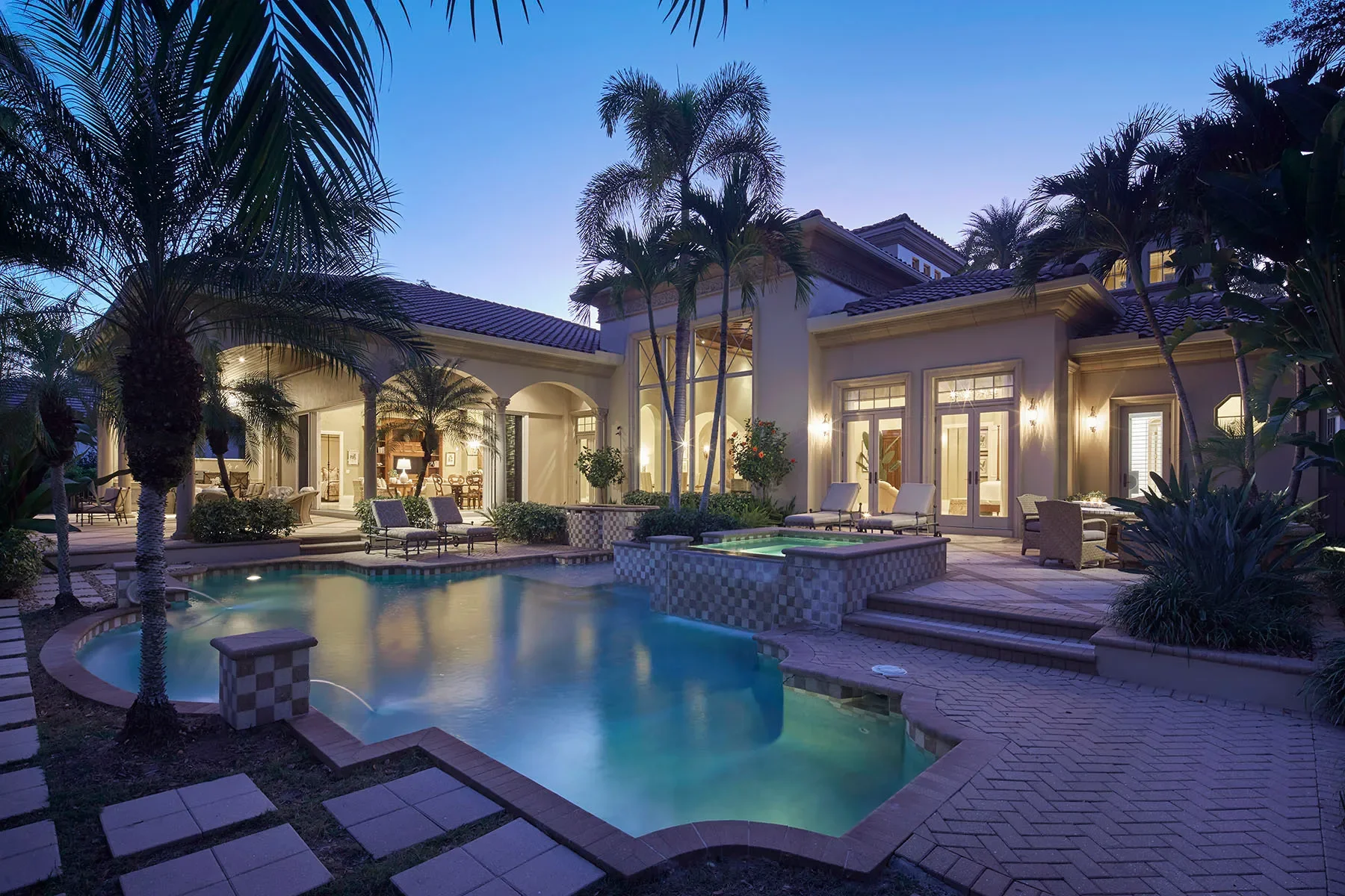 Exterior photo 4