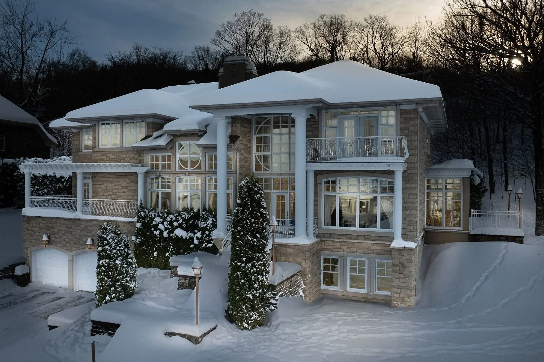 Exterior photo 3