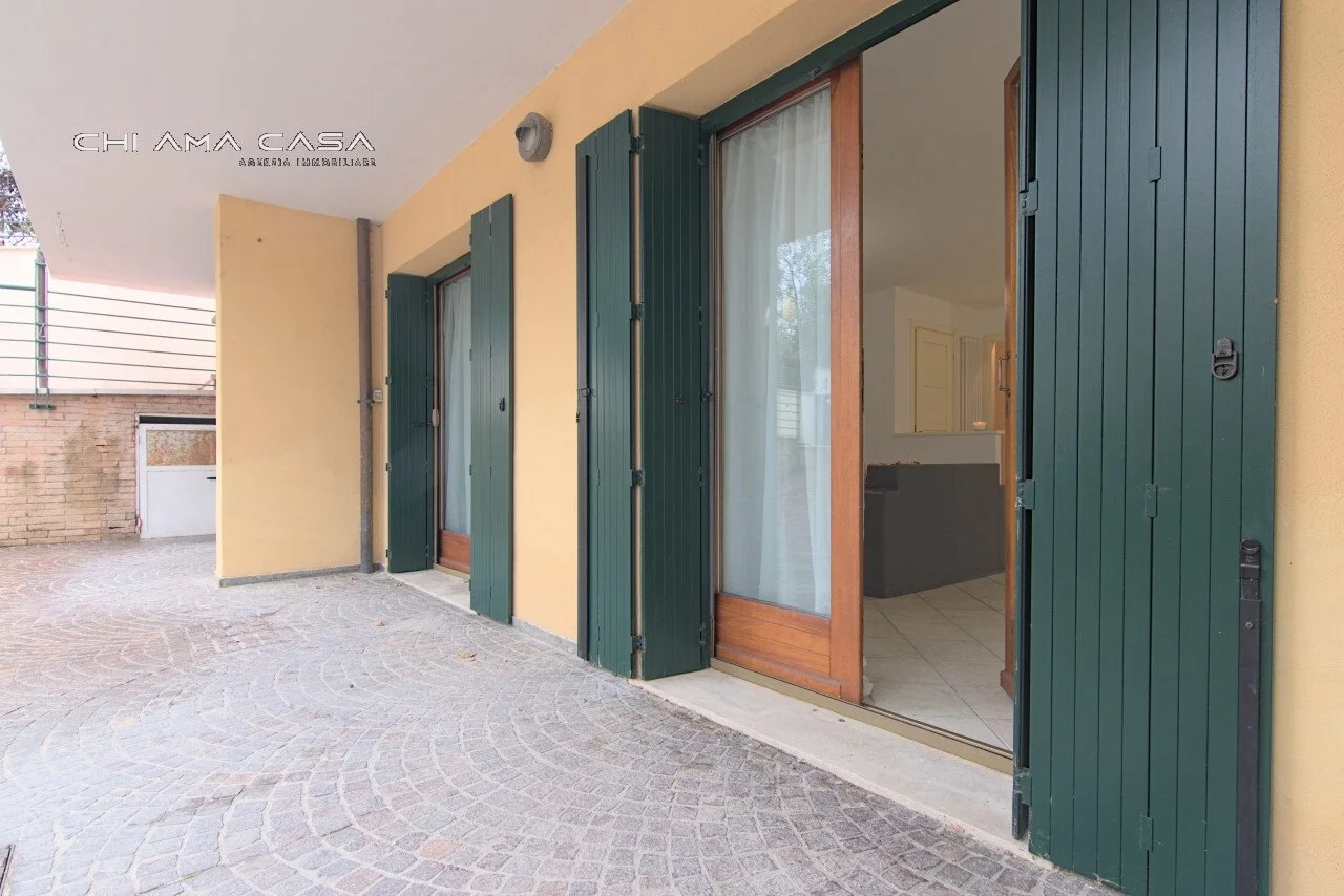 Exterior photo 5