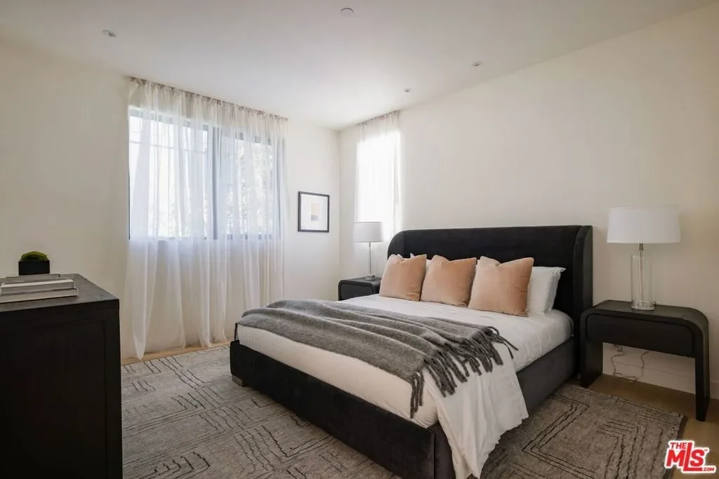 929 Hilldale, Altadena, California, United States. - Photo 3