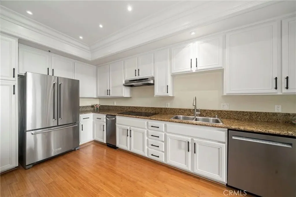 200 Paris Lane 111, Newport Beach, California, United States. - Photo 11
