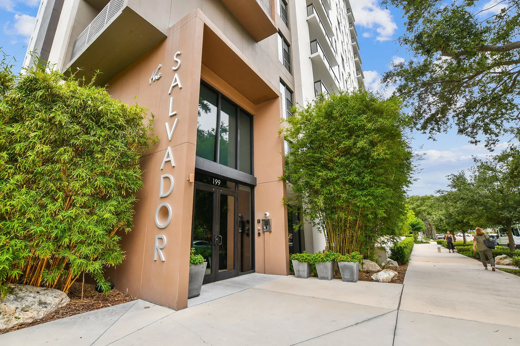 Exterior photo 3