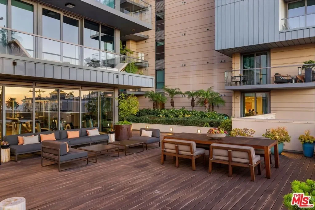 1755 Ocean Avenue 412, Santa Monica, California, United States. - Photo 6