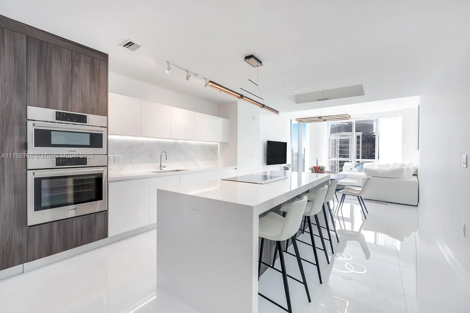 851 NE 1st Ave 3611, Miami, Florida, United States. - Photo 5