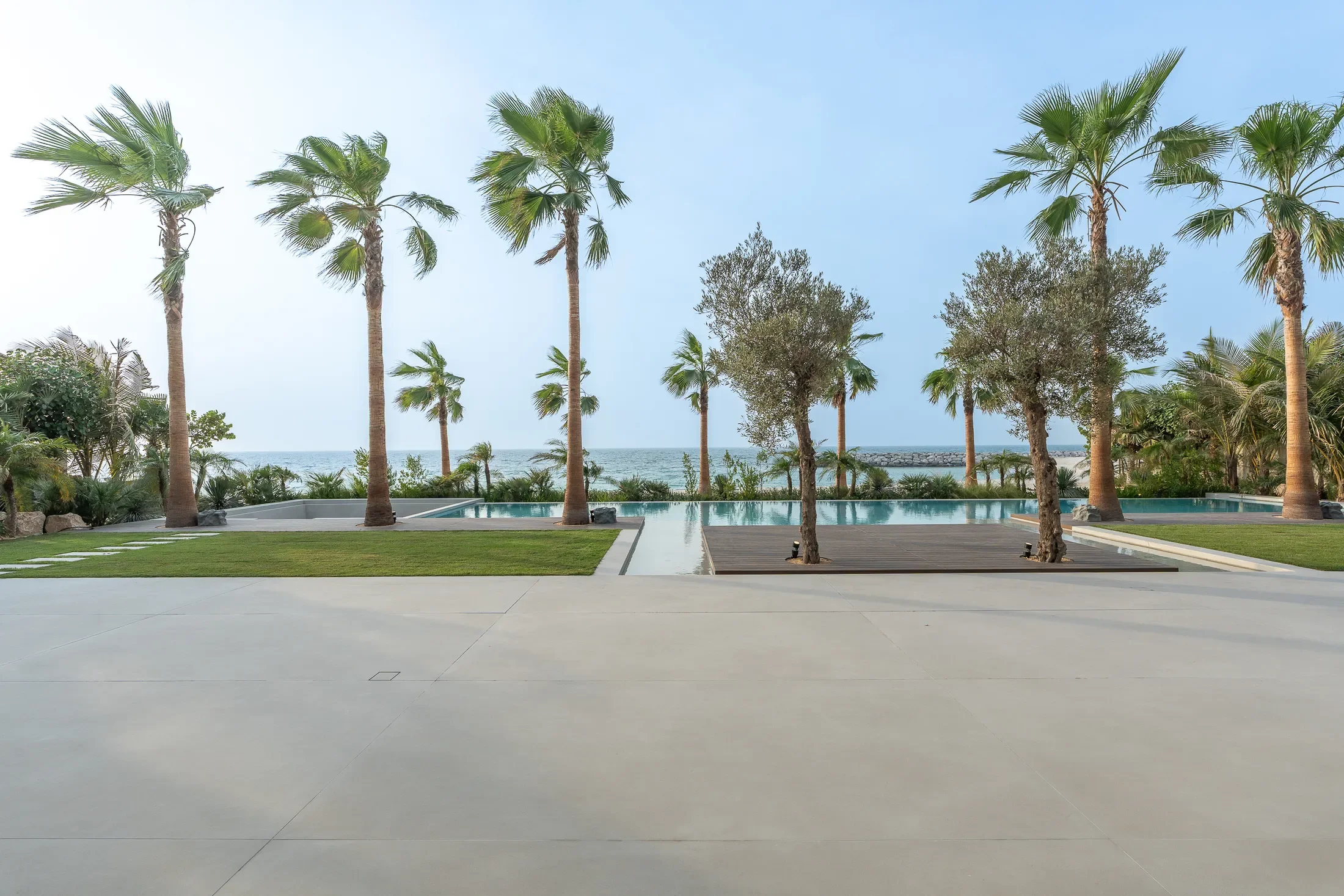 Exterior photo 8