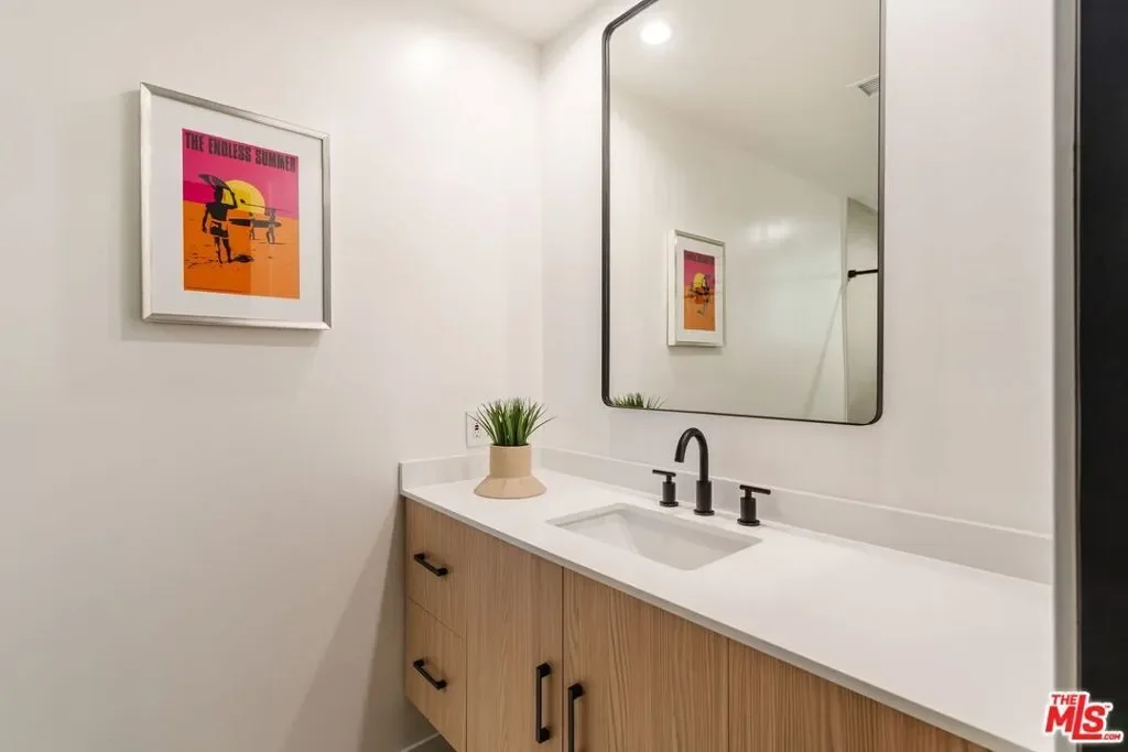 1648 Summitridge Drive, Beverly Hills, California, United States. - Photo 20