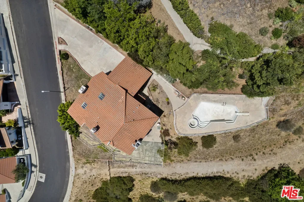 1842 N Crescent Heights Boulevard, Los Angeles, California, United States. - Photo 25