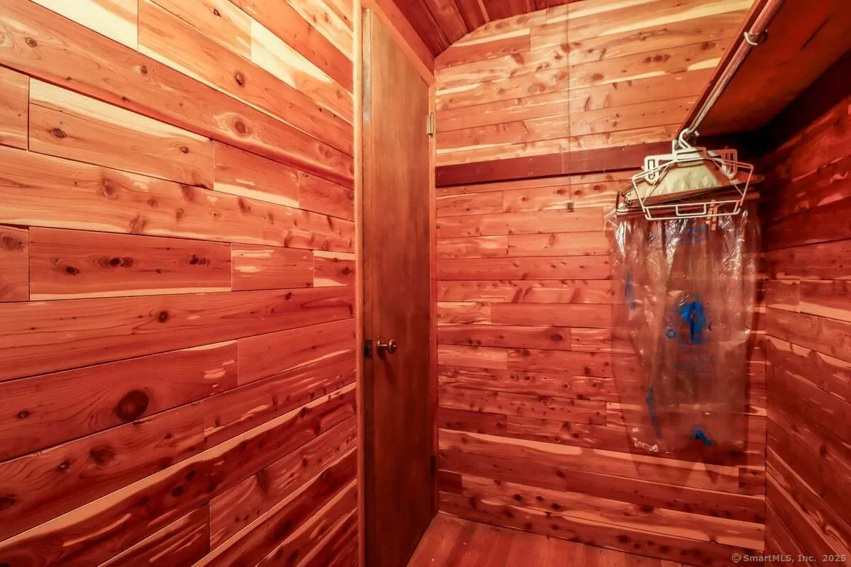 32 Locust Road, Greenwich, Connecticut, United States. - Photo 3