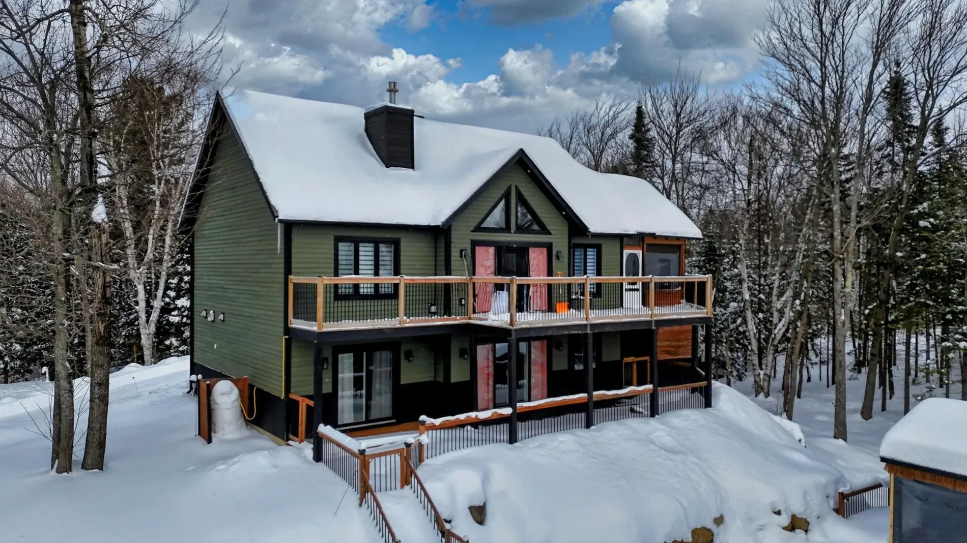 Exterior photo 3