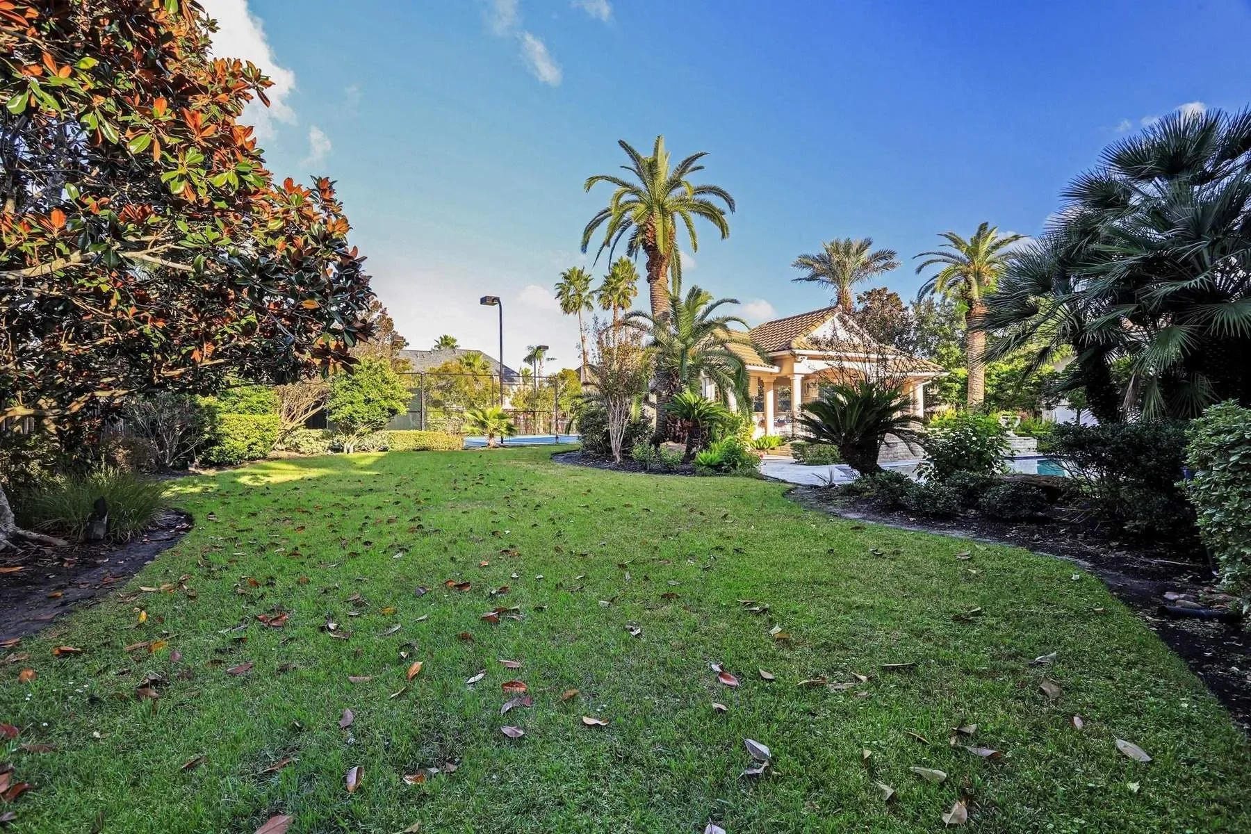 Exterior photo 5
