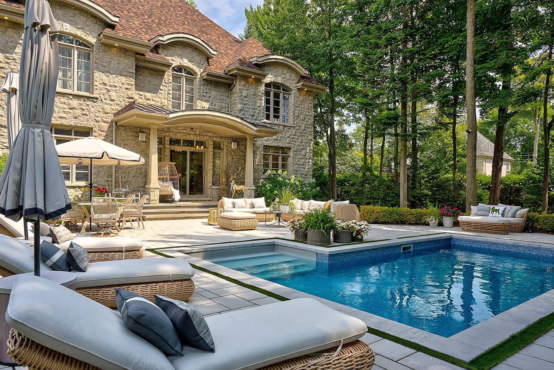 Exterior photo 4