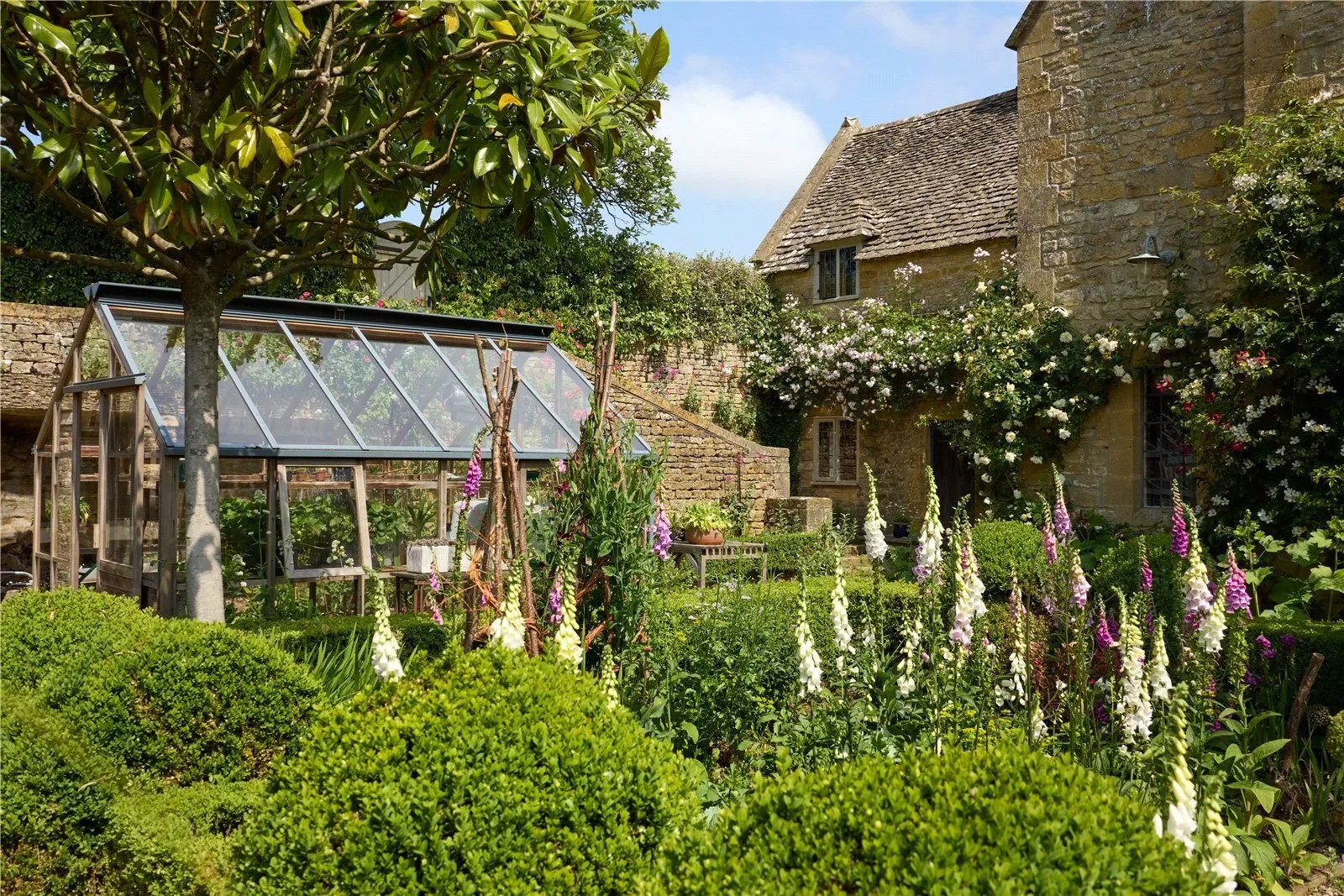 Exterior photo 5