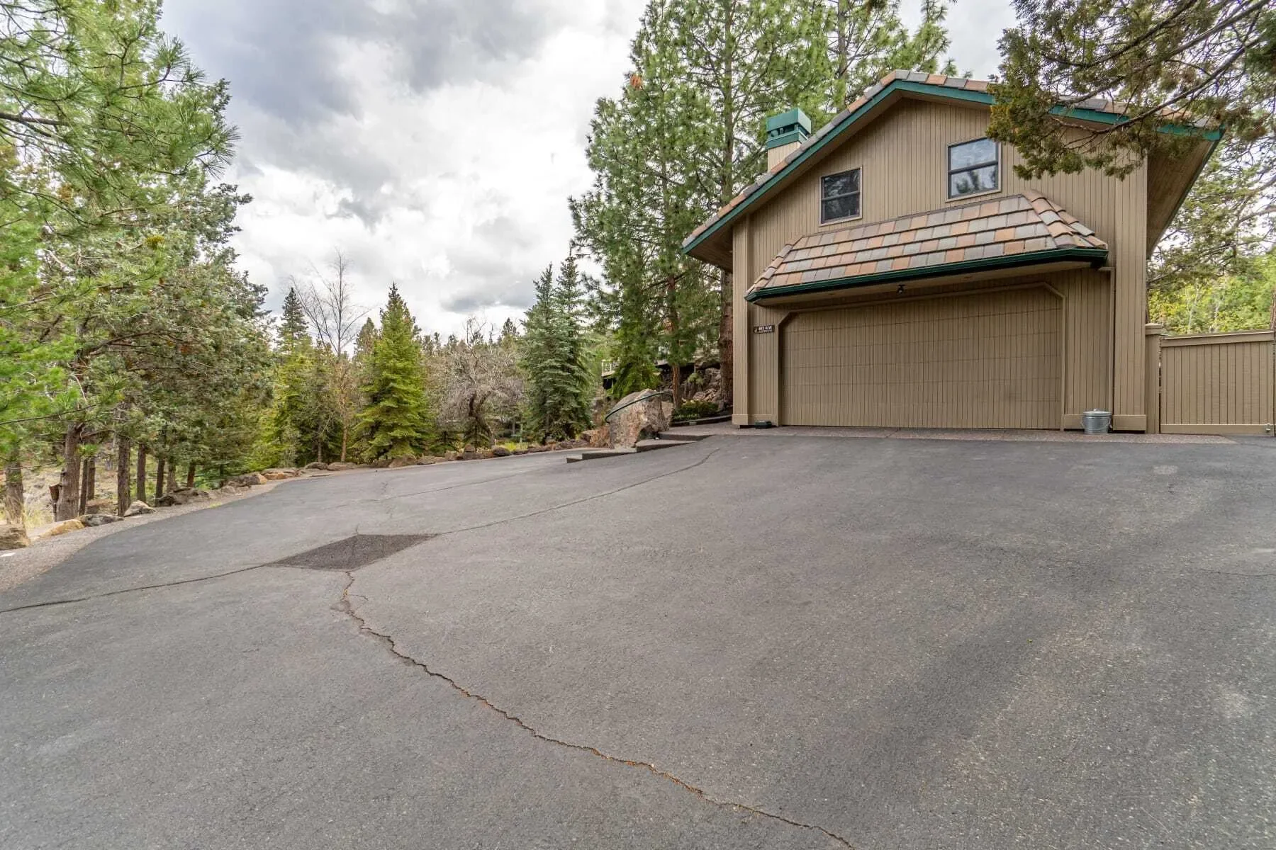 683 NW Silver Buckle Road , Bend, OR 97703, Bend, Oregon, United States. - Photo 44