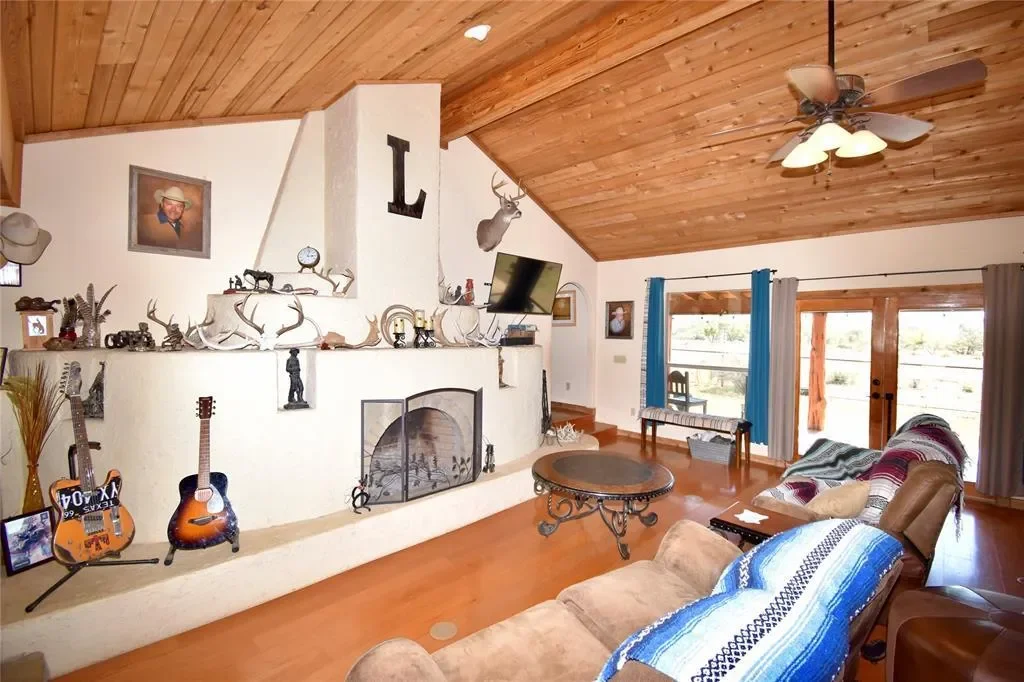 19319 Ranch Road 1871, Mason, Texas, United States. - Photo 2