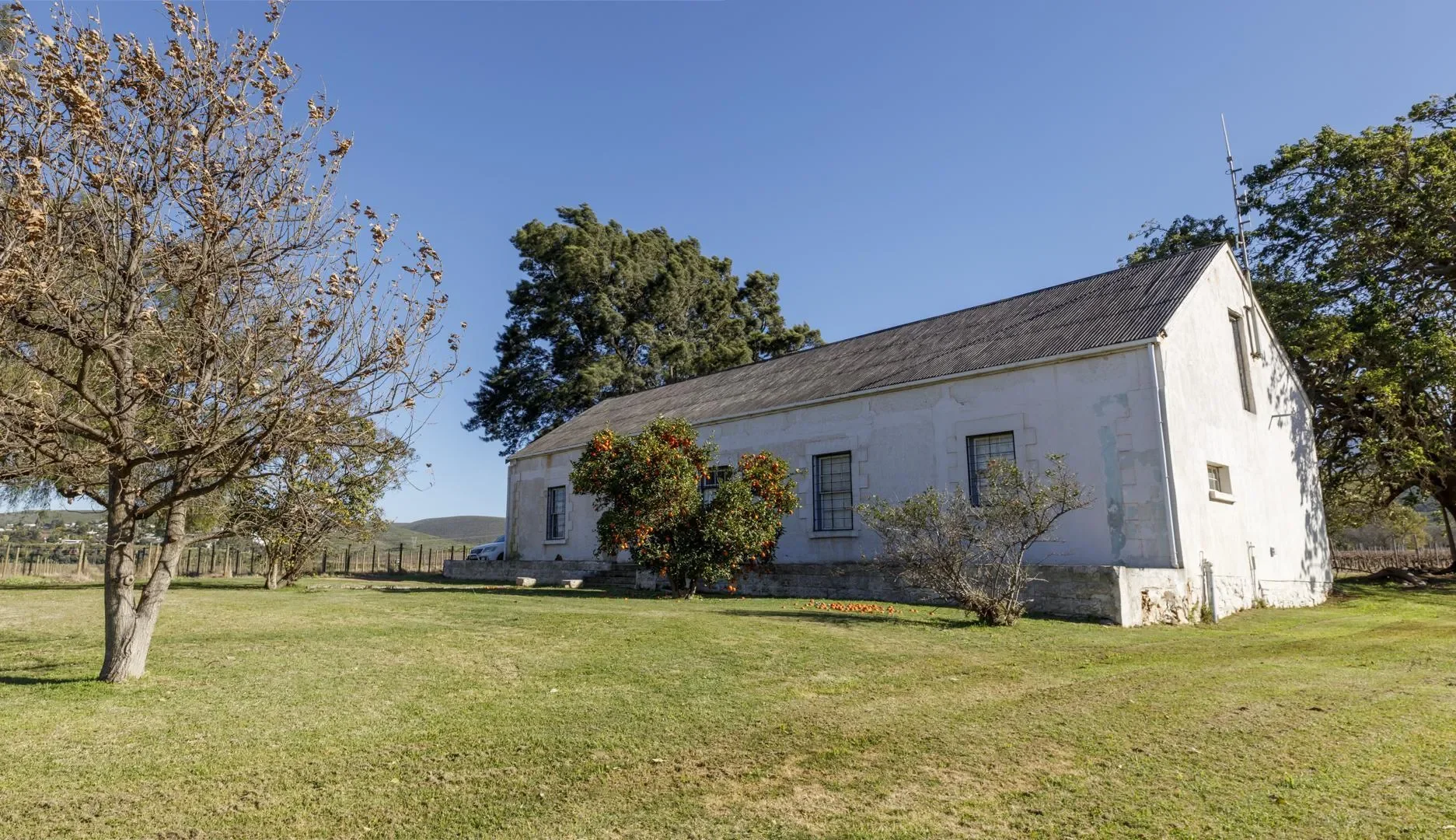Exterior photo 5