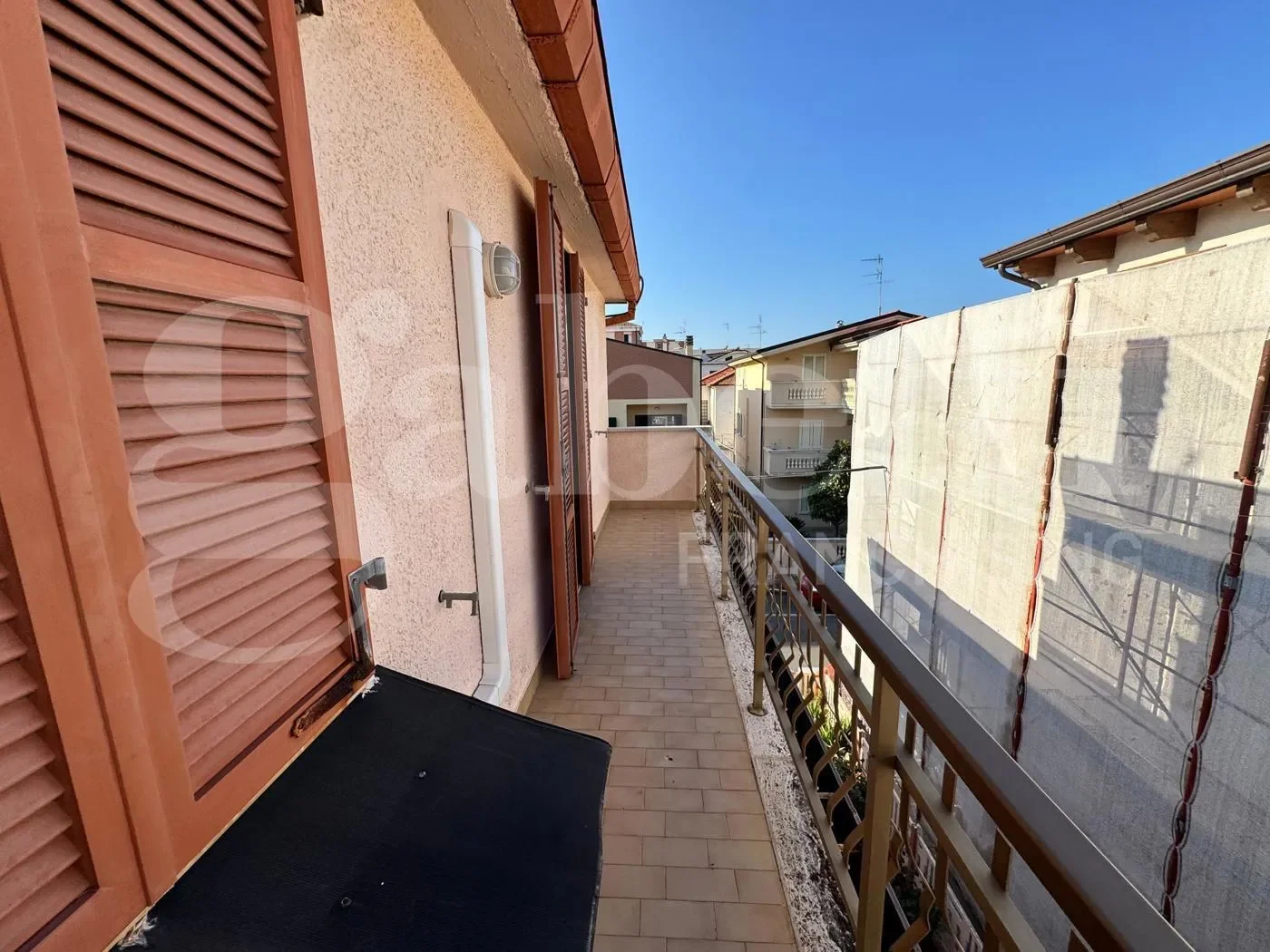 Exterior photo 5
