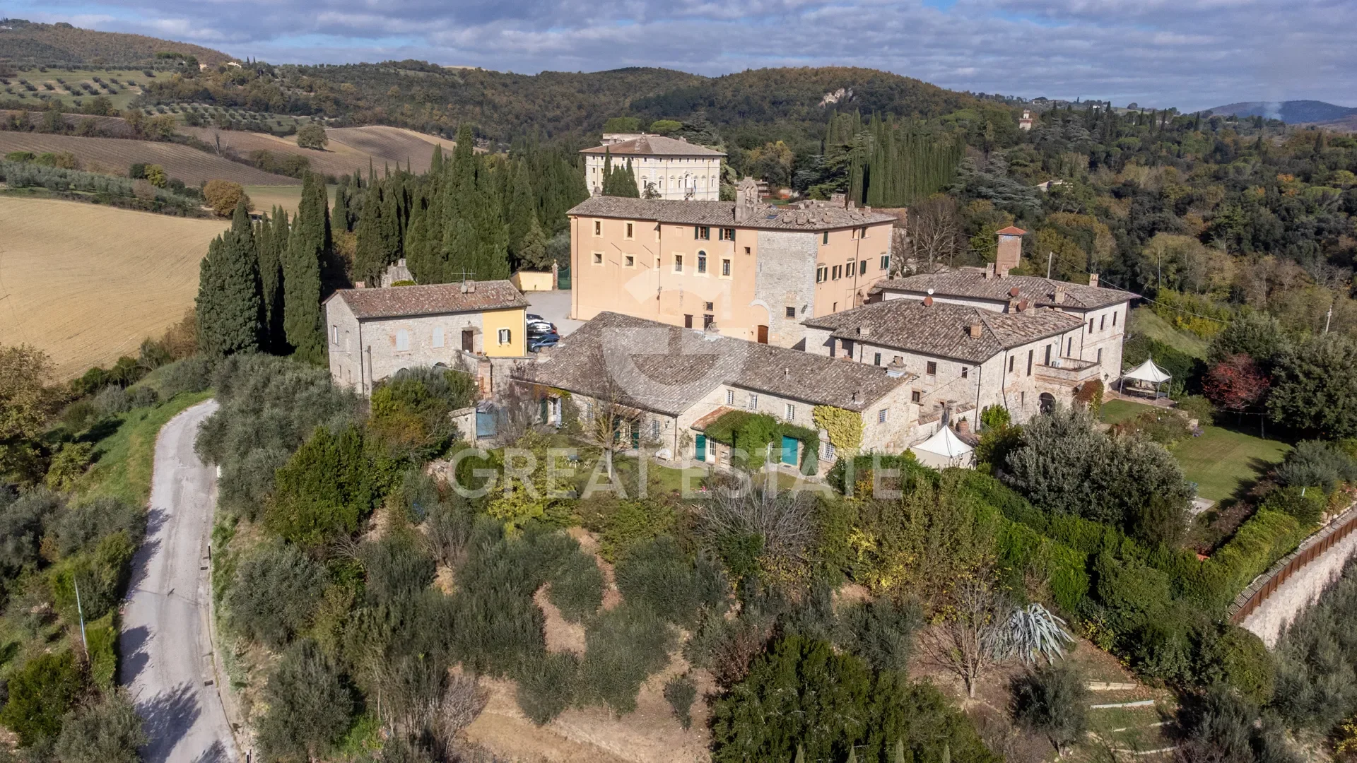 Exterior photo 5
