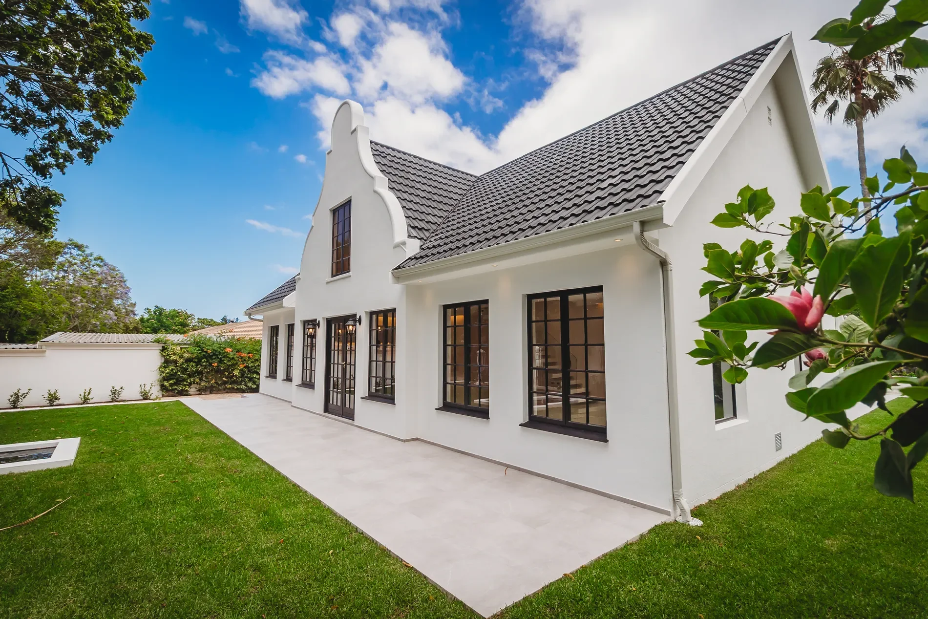 Exterior photo 4