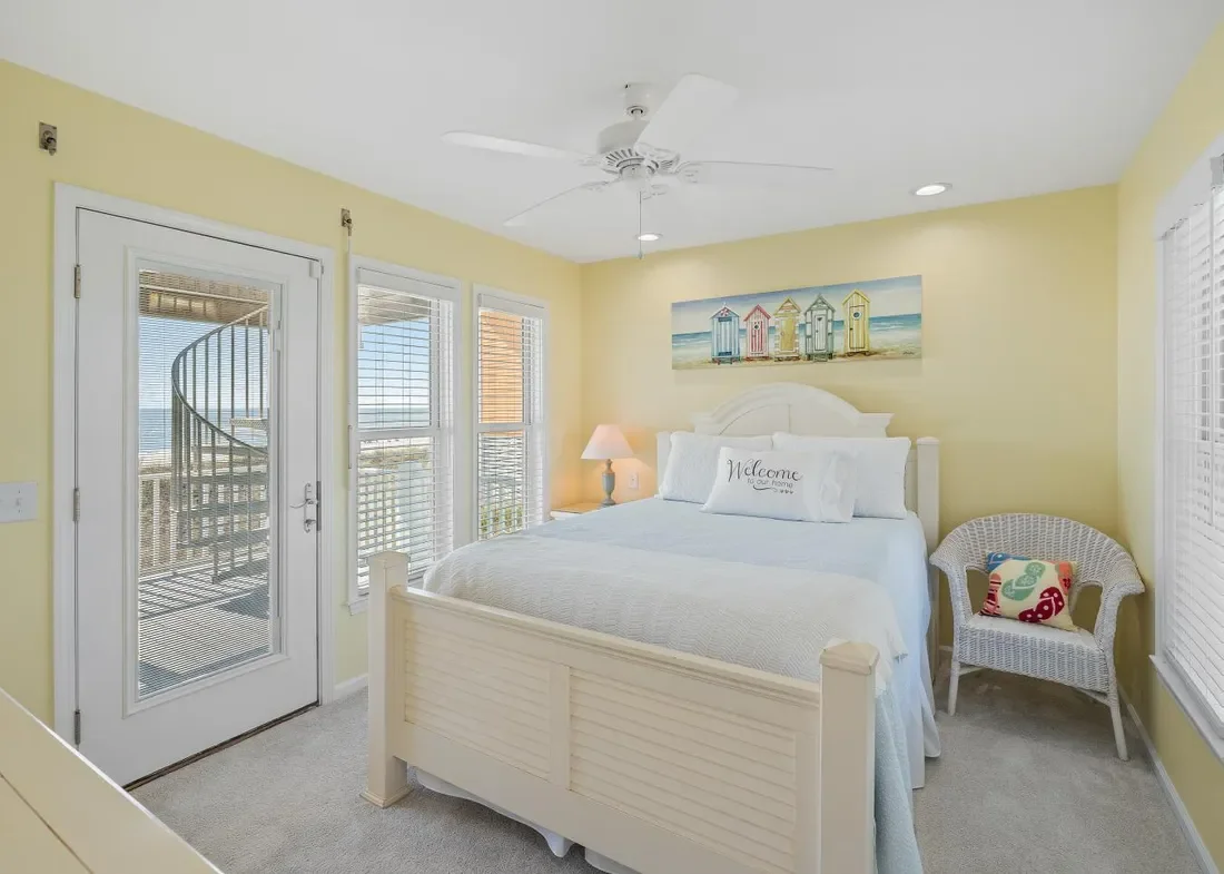 6901 W Beach Drive, Oak Island, North Carolina, United States. - Photo 24