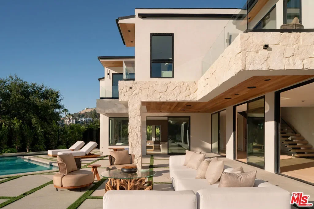 2608 Zorada Drive, Los Angeles, California, United States. - Photo 15