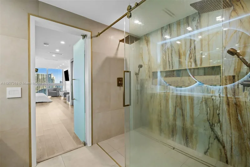 90 SW 3rd St PH-15, Miami, Florida, United States. - Photo 22