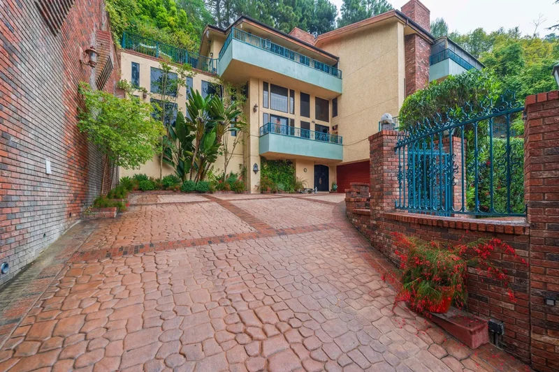 1242 Angelo Drive , Beverly Hills, CA 90210, Beverly Hills, California, United States. - Photo 16