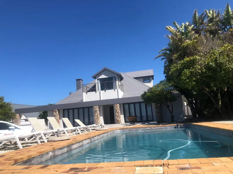 Oceanfront - Six-Bedroom Westcliff home with full Panoramic Views