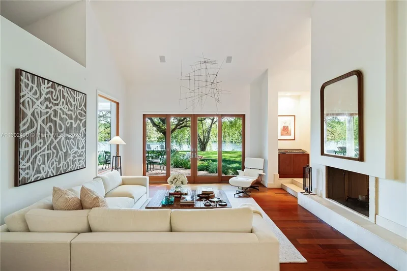 5390 Banyan Dr, Coral Gables, Florida, United States. - Photo 2