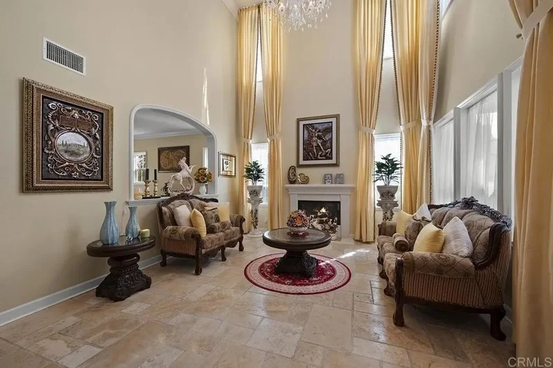 6 Bedrooms Single Family Detached
