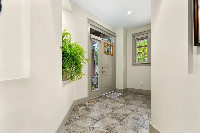 203 Longspoon Drive, Vernon, BC V1H 2H6, Vernon, British Columbia, Canada. - Photo 4