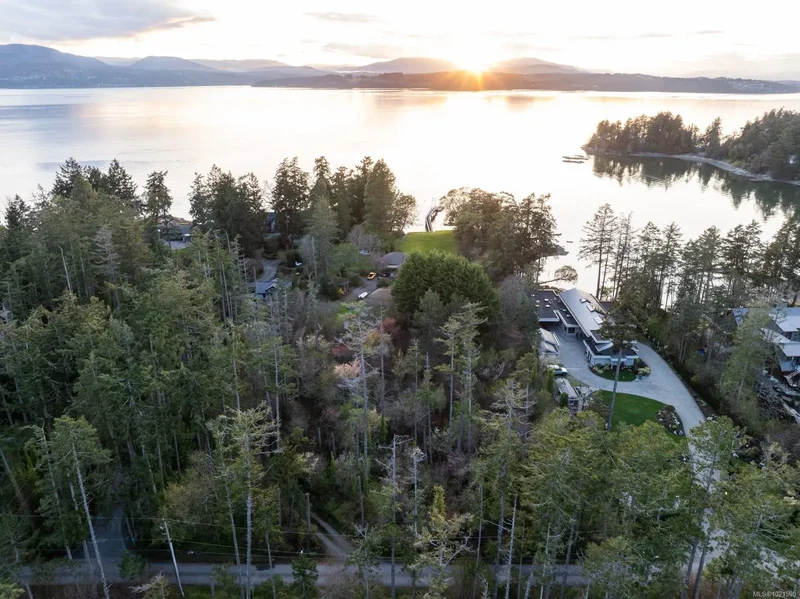 675 Towner Park Rd, North Saanich, British Columbia, Canada. - Photo 35