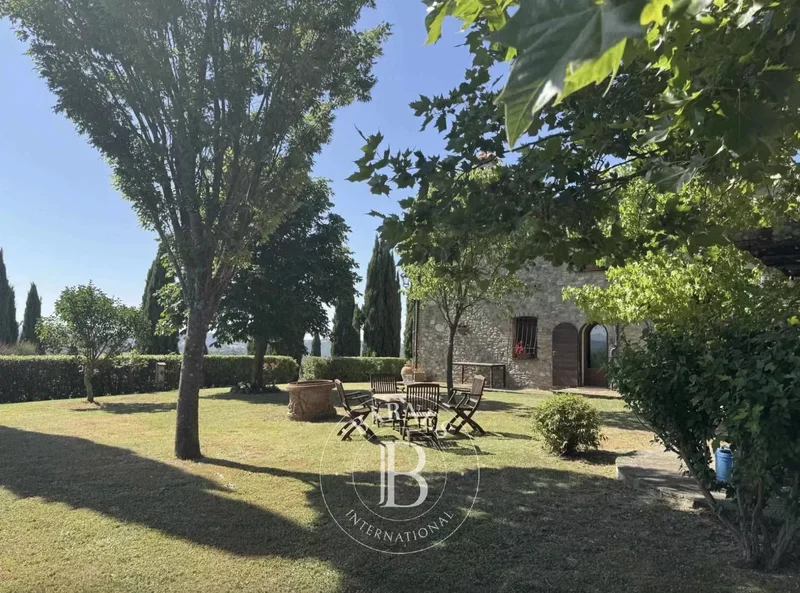 Charming Farmhouse in Umbria: Views, History and Nature