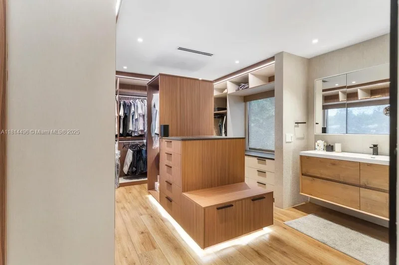 600 Allendale Rd, Key Biscayne, Florida, United States. - Photo 11