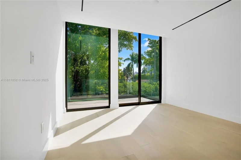 5630 Pine Tree Dr, Miami Beach, Florida, United States. - Photo 57